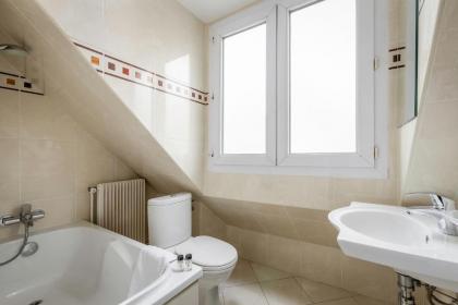 Hotel Elysee Etoile - image 12