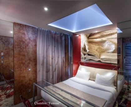 Apostrophe Hotel - image 12