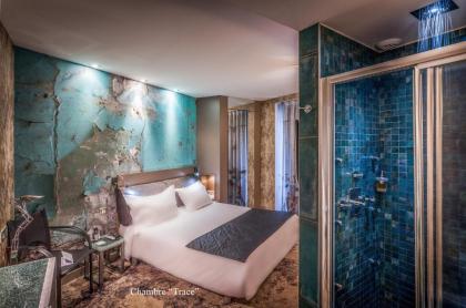 Apostrophe Hotel - image 17