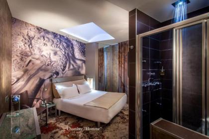 Apostrophe Hotel - image 19
