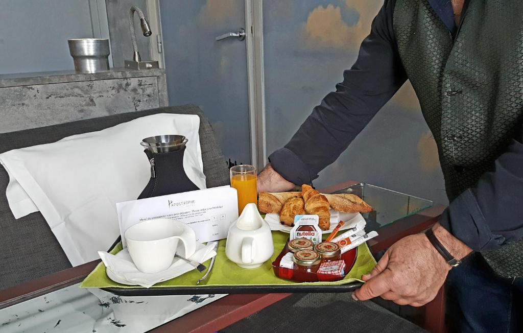 Apostrophe Hotel - image 3