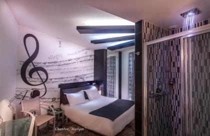 Apostrophe Hotel - image 6