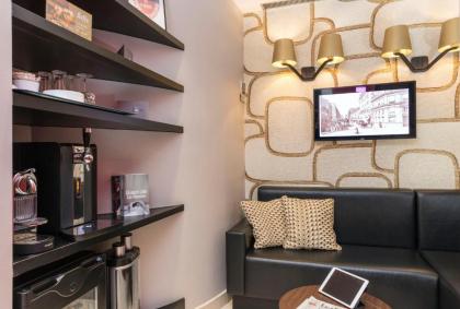 Yllen Eiffel Hotel - image 2