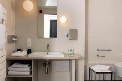 Yllen Eiffel Hotel - image 4
