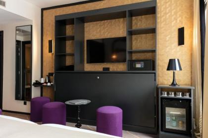Yllen Eiffel Hotel - image 5