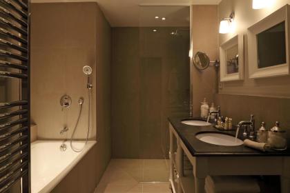 Newhotel Roblin - image 14