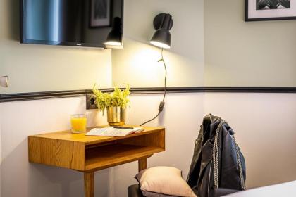 Hotel at Gare du Nord - image 15