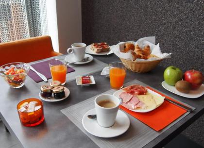 Porte De Versailles Hotel - image 6