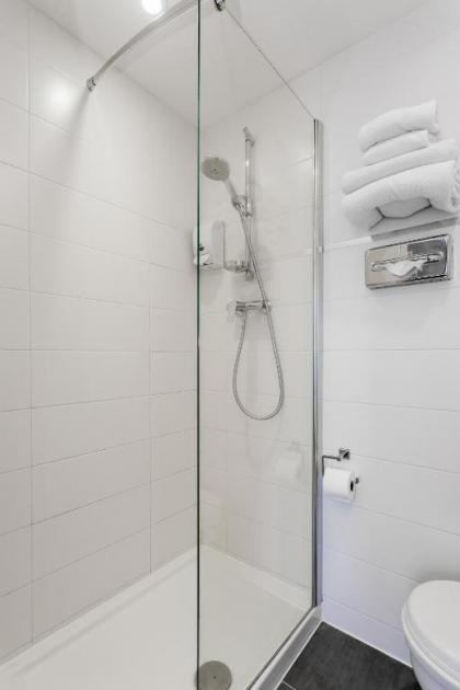 Porte De Versailles Hotel - image 9