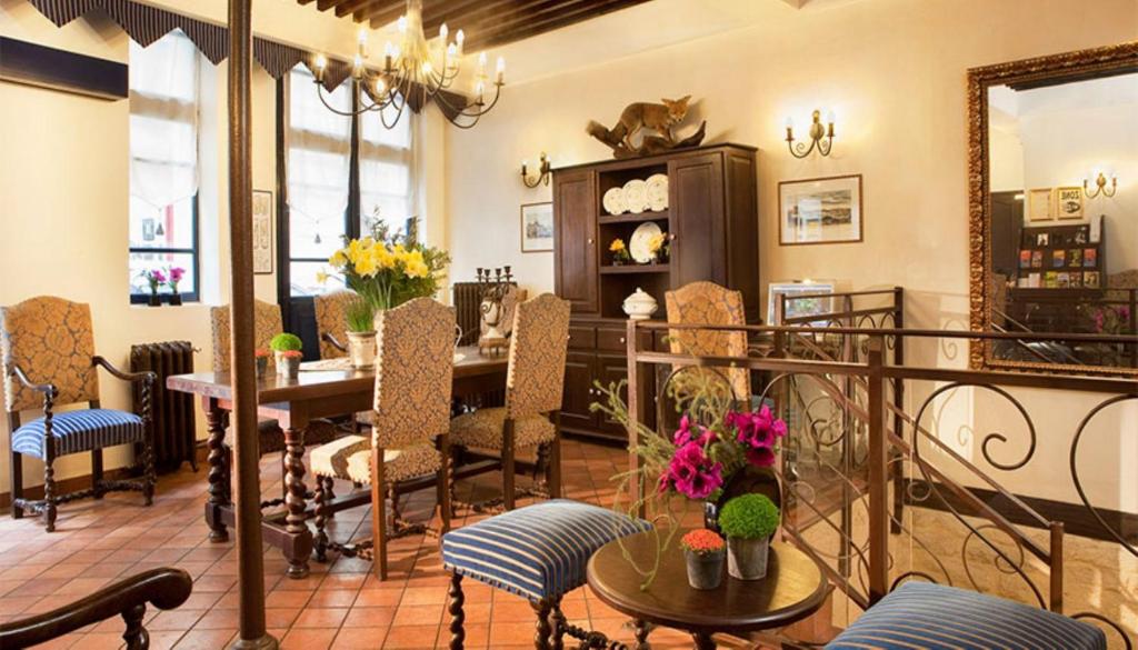 Castex Hotel - image 4