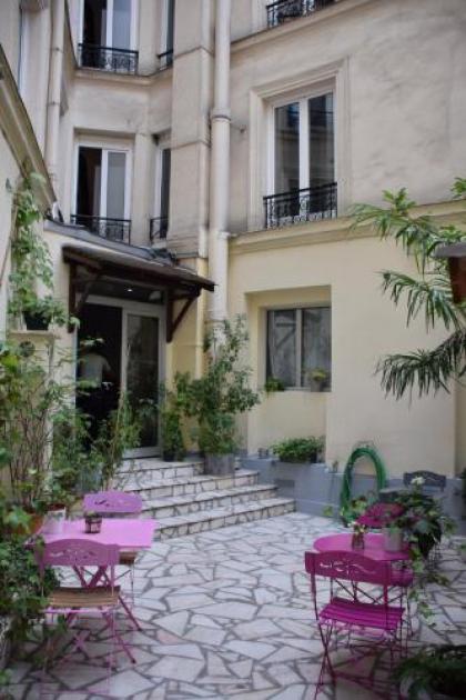 Est Hotel - image 10