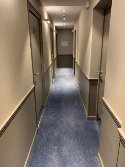 Est Hotel - image 11