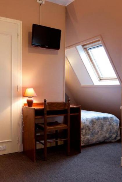 Est Hotel - image 18