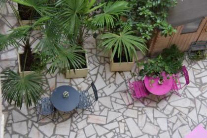Est Hotel - image 5