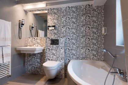 L'Ouest Hotel - image 20