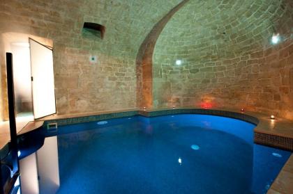 L'Hotel - image 12