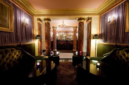 L'Hotel - image 15