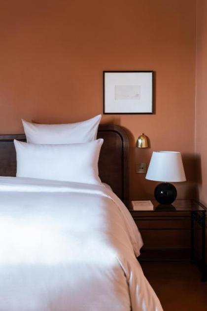 Hotel Carlton's Montmartre - image 1