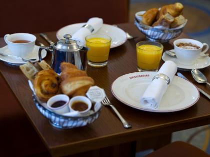 Hotel Carlton's Montmartre - image 16