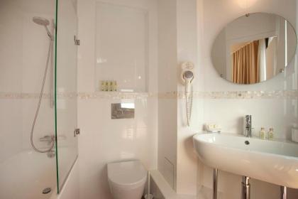 Hotel Parc Saint Severin - image 2