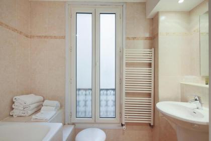 Grand Hotel Des Gobelins - image 5