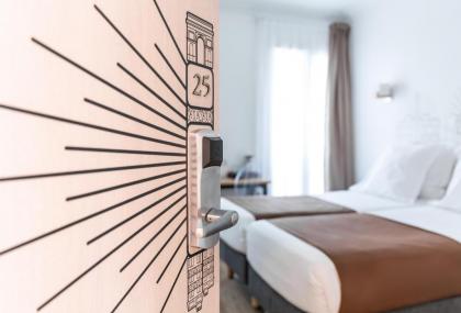 Hotel Korner Etoile - image 2
