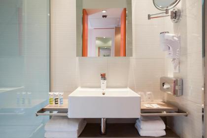 Hotel Mercure Paris 15 Porte de Versailles - image 2
