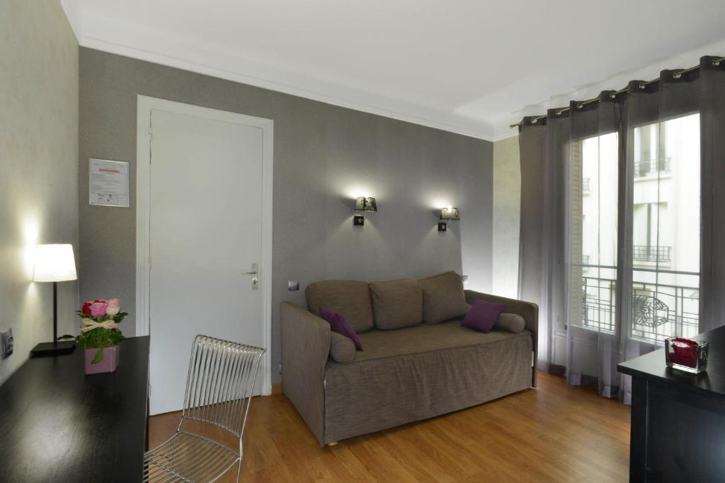 Carladez Cambronne - image 3