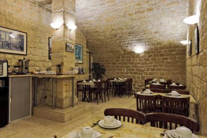 Hotel Americain - image 12