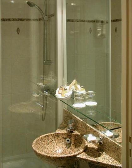 Hotel Gavarni - image 4