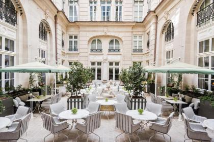 Hotel De Crillon - image 1
