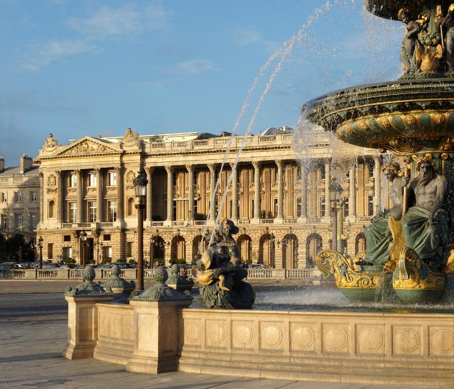 Hotel De Crillon - image 2