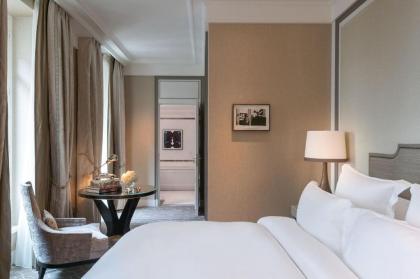 Hotel De Crillon - image 3