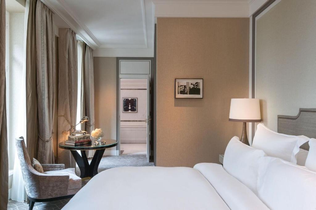 Hotel De Crillon - image 3
