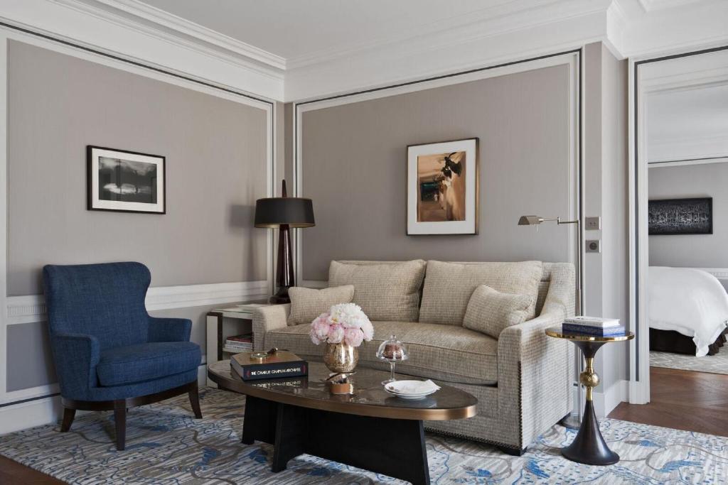 Hotel De Crillon - image 7