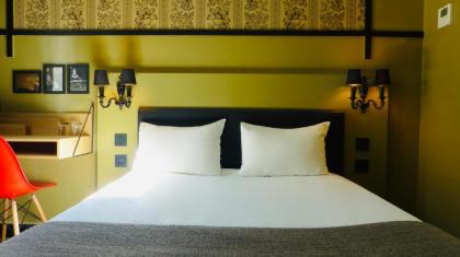 Hotel Noir - image 10