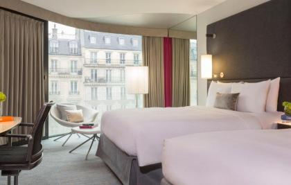 Renaissance by Marriott Paris Arc de Triomphe Hotel - image 3