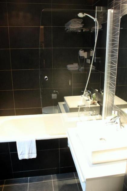 Hotel Arc Elysees - image 2