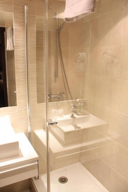 Hotel Arc Elysees - image 4