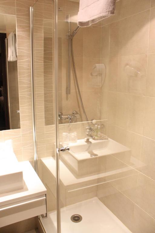 Hotel Arc Elysees - image 4