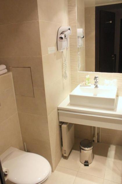 Hotel Arc Elysees - image 5