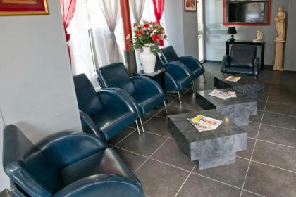 Hipotel Paris Belgrand Mairie Du 20eme - image 14