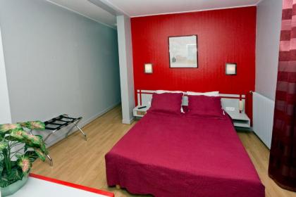 Hipotel Paris Belgrand Mairie Du 20eme - image 3