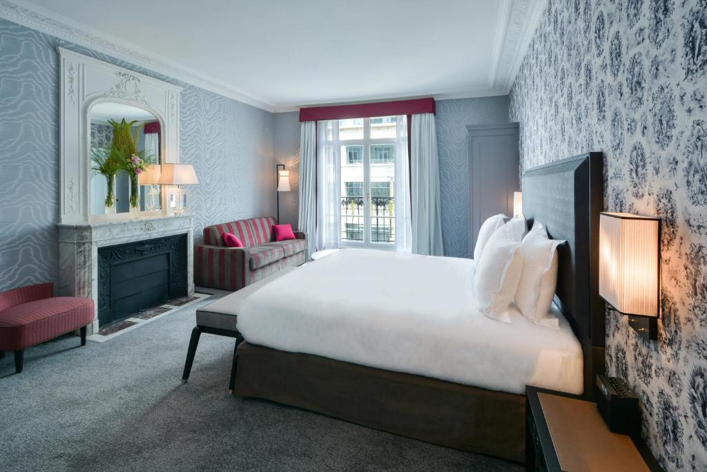 Maison Astor Paris Curio Collection by Hilton - image 2