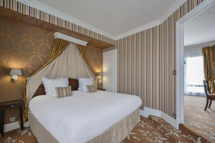 Maison Astor Paris Curio Collection by Hilton - image 9