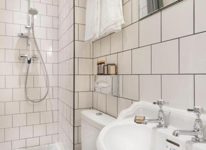Hotel Basss - image 4