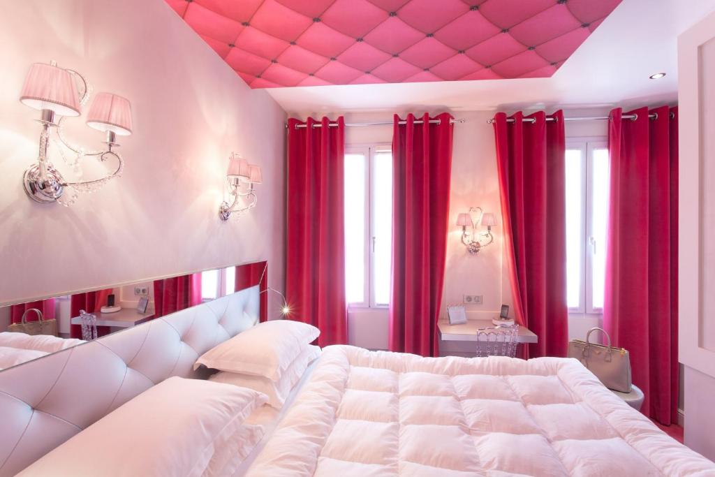 Petit Madeleine Hotel - image 2