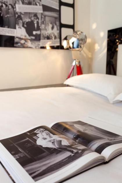 Petit Madeleine Hotel - image 4