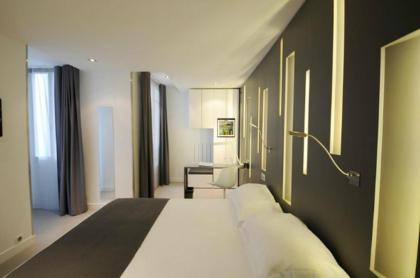 Arc De Triomphe Etoile Hotel - image 9