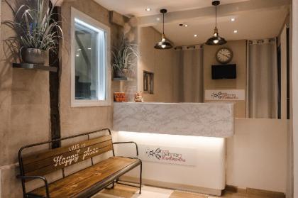 Nation Montmartre Hotel - image 1